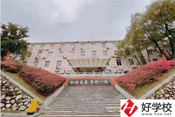 長(zhǎng)沙有哪些中專接收轉(zhuǎn)學(xué)生？轉(zhuǎn)學(xué)后可以換專業(yè)嗎？