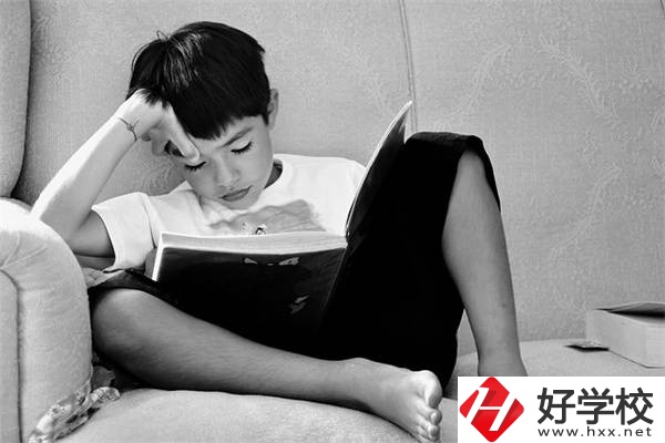 湖南初三男孩不想上學(xué)怎么辦？不參加中考還有書讀嗎？