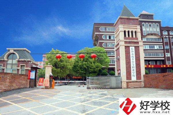 長(zhǎng)沙市拔萃中等職業(yè)學(xué)校有哪些專業(yè)？學(xué)費(fèi)是多少？