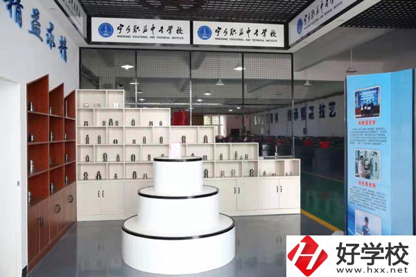 寧鄉(xiāng)縣職業(yè)中專學(xué)校錄取線是多少？學(xué)費(fèi)標(biāo)準(zhǔn)是多少？