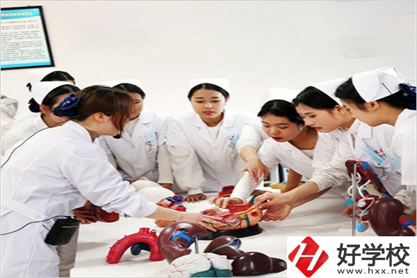 懷化啟航衛(wèi)校是中專還是技校？怎么到校？