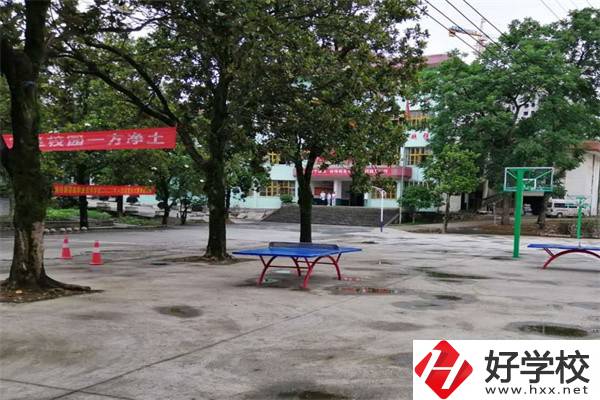 湘西有高鐵中專嗎？高鐵專業(yè)怎么樣？