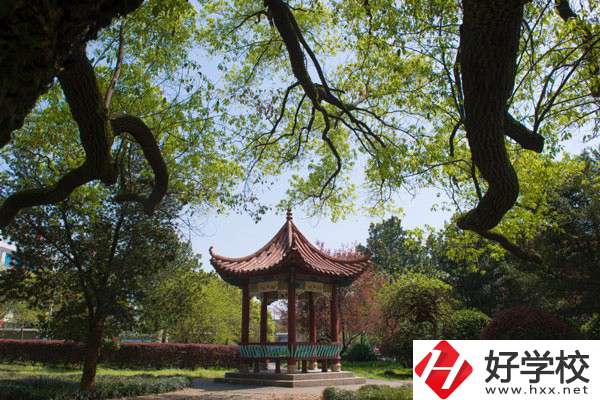 長(zhǎng)沙排名前三的重點(diǎn)中專有哪些?師資怎么樣？
