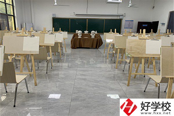 衡陽(yáng)市鐵路運(yùn)輸職業(yè)學(xué)校學(xué)費(fèi)貴嗎？有哪些特色？