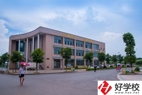 寧鄉(xiāng)市職業(yè)中專學(xué)校的師資力量如何？有辦學(xué)優(yōu)勢嗎？