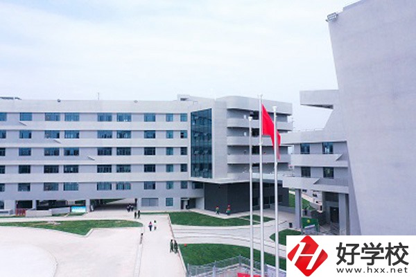 長沙湘麓醫(yī)藥中專學校的辦學條件怎么樣？