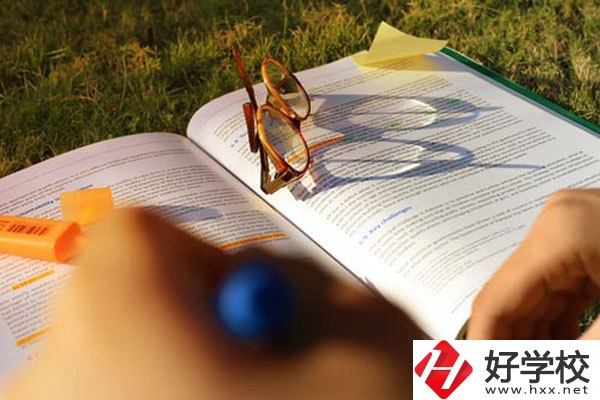 婁底職業(yè)技術學院有哪些專業(yè)？學費貴不貴？