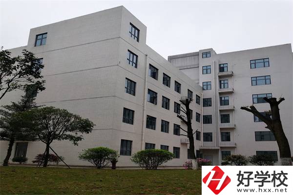 長(zhǎng)沙有哪些中專接收轉(zhuǎn)學(xué)生？轉(zhuǎn)學(xué)后可以換專業(yè)嗎？