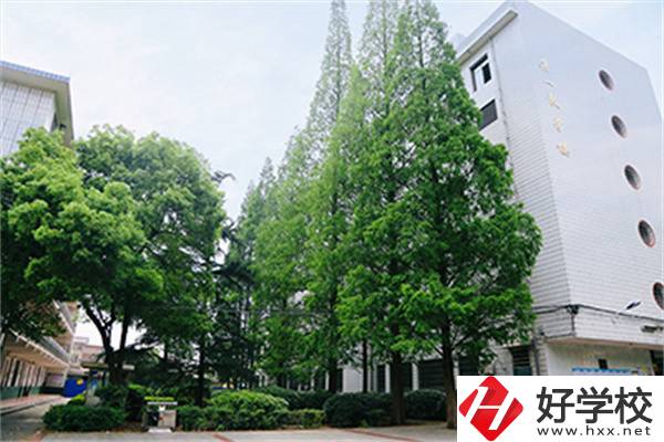 邵陽(yáng)工業(yè)學(xué)校的地址在哪里？有哪些乘車路線？