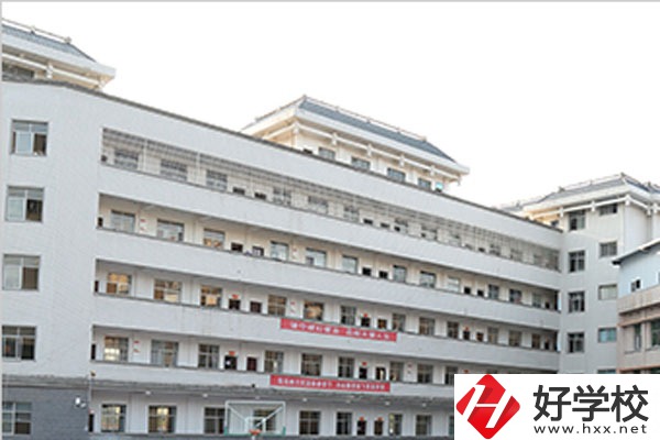 懷化有學習護理專業(yè)的中專學校嗎？學制是幾年？