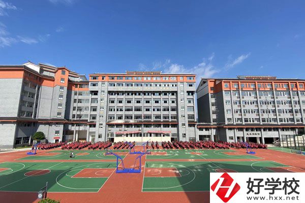 湖南懷化商業(yè)學校是中專嗎？學校環(huán)境好不好？