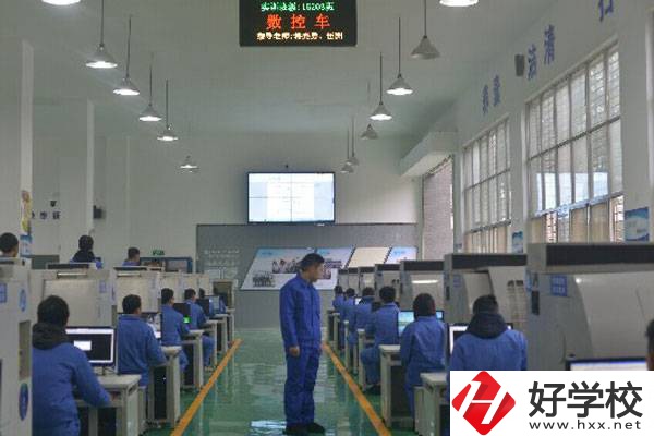 長(zhǎng)沙高新技術(shù)工程學(xué)校開(kāi)設(shè)了哪些專業(yè)？