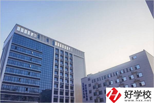 湖南辦學(xué)條件好的民辦技校有哪些？學(xué)費(fèi)多少錢一年？