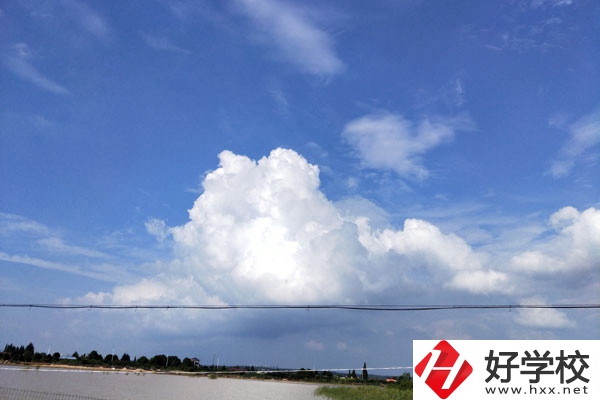 婁底市衛(wèi)生學校有哪些專業(yè)？就業(yè)方向如何？
