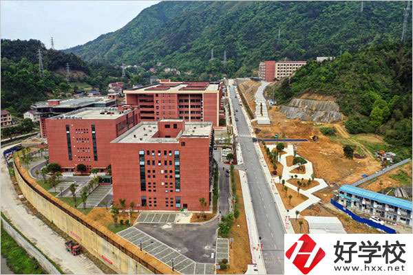 安化縣職業(yè)中專學(xué)校有哪些特色專業(yè)？