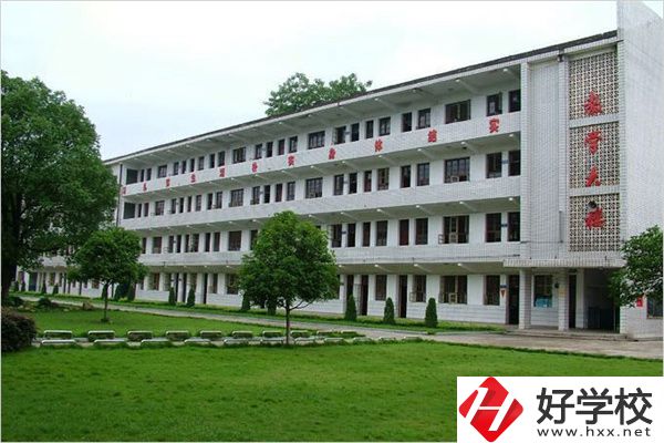 長(zhǎng)沙市現(xiàn)代服務(wù)職業(yè)中專學(xué)校辦學(xué)條件怎么樣？