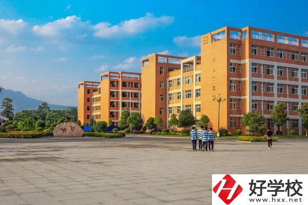 張家界市有幾所有計算機應(yīng)用專業(yè)的中職學(xué)校，介紹一下