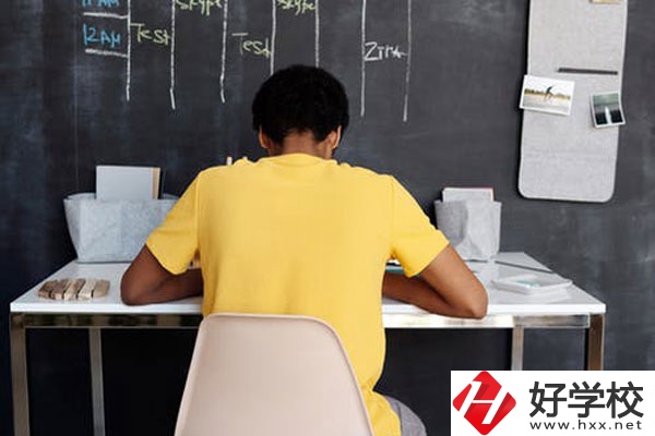 郴州有哪些公立的中專學(xué)校？專業(yè)有哪些？