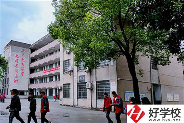婁底市第一職業(yè)中學(xué)有五年制專業(yè)嗎？錄取要求高嗎？