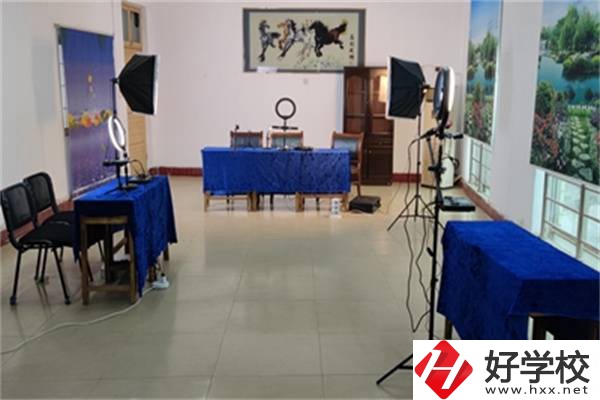 想學(xué)直播類專業(yè)可以去湘潭的什么職校？