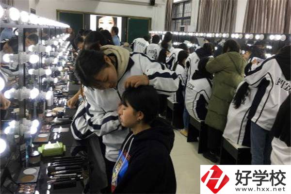 湘西有哪些學(xué)美發(fā)的中職學(xué)校？專業(yè)好就業(yè)嗎？
