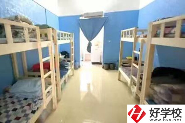 湖南省體育運(yùn)動(dòng)學(xué)校的辦學(xué)條件怎么樣？