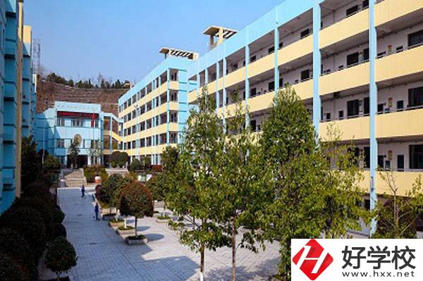 長(zhǎng)沙財(cái)經(jīng)學(xué)校學(xué)生的住宿條件怎么樣？有沒(méi)有空調(diào)？