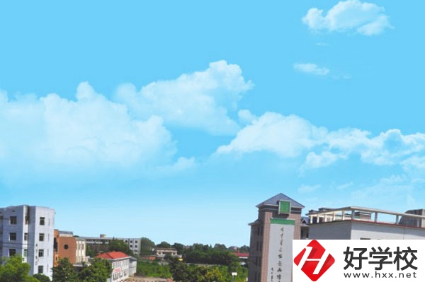 益陽(yáng)市衛(wèi)生職業(yè)技術(shù)學(xué)校是公辦的嗎？宿舍條件怎么樣？