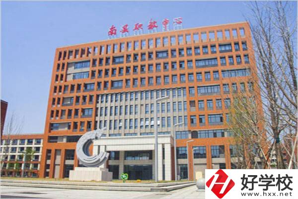 益陽南縣的職高免學(xué)費嗎？還要不要交其它費用？