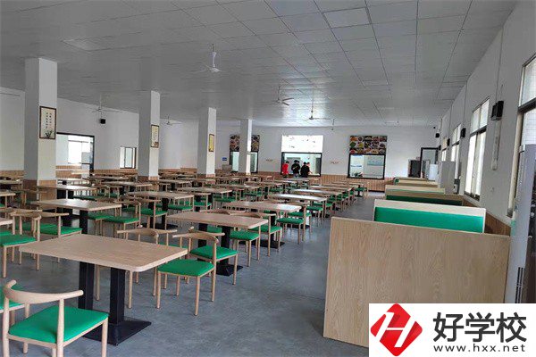益陽(yáng)哪些中職學(xué)校開設(shè)音樂(lè)相關(guān)專業(yè)？學(xué)費(fèi)貴不貴？