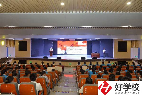 長沙財(cái)經(jīng)學(xué)校的教師情況怎么樣？