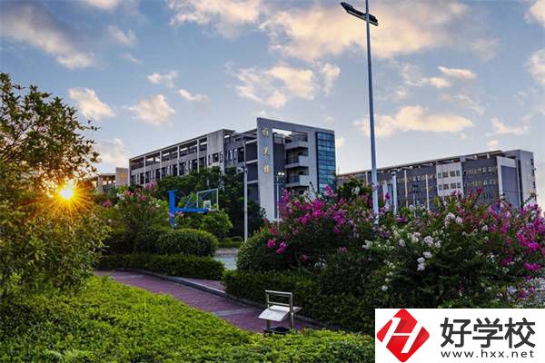 湖南學湘菜烹飪可以讀哪所學校？烹飪專業(yè)好就業(yè)嗎？