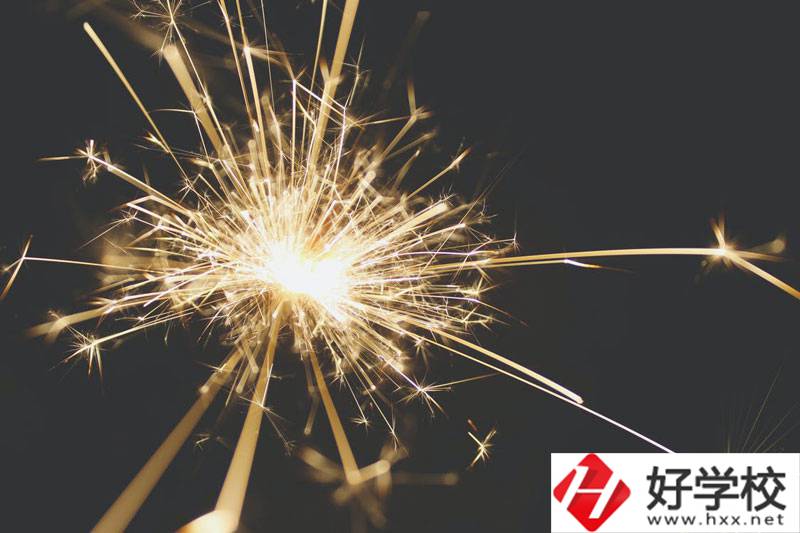 醴陵市陶瓷煙花職業(yè)技術(shù)學(xué)校環(huán)境怎么樣？好不好？