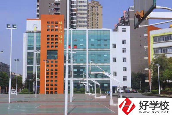 長沙賀龍?bào)w育運(yùn)動學(xué)校運(yùn)動場