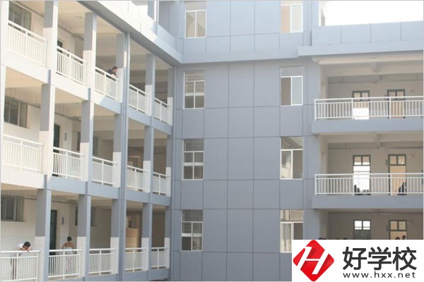 張家界有沒有招往屆生、插班生、轉(zhuǎn)學(xué)生的職校？