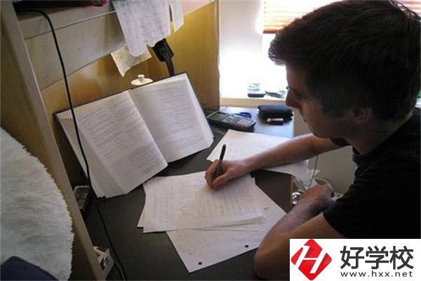 湖南分?jǐn)?shù)低選私立高中還是選職校？選職校還能統(tǒng)考嗎？