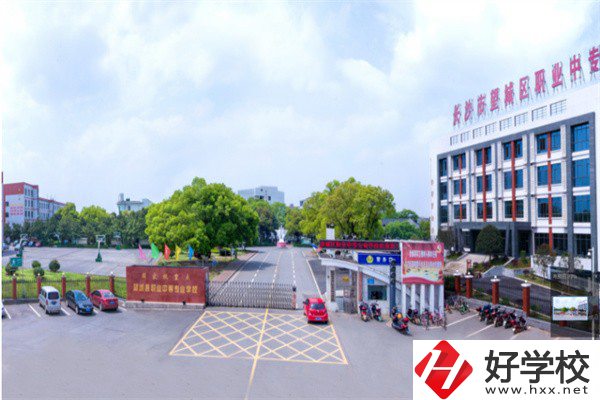 長(zhǎng)沙市望城區(qū)職業(yè)中等專業(yè)學(xué)校收費(fèi)標(biāo)準(zhǔn)如何？