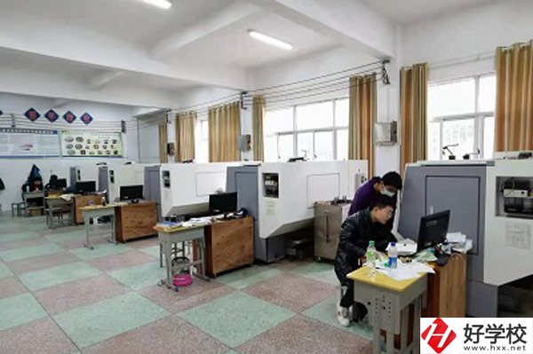 漣源市工貿(mào)職業(yè)中專學(xué)校辦學(xué)條件怎么樣？