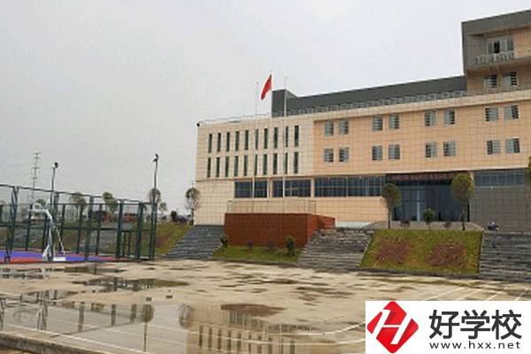 婁底環(huán)宇中職是公辦還是私立學校？有什么專業(yè)？