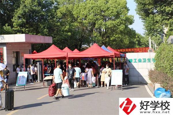 在衡陽學(xué)護(hù)理有職校推薦嗎？護(hù)理專業(yè)好就業(yè)嗎？