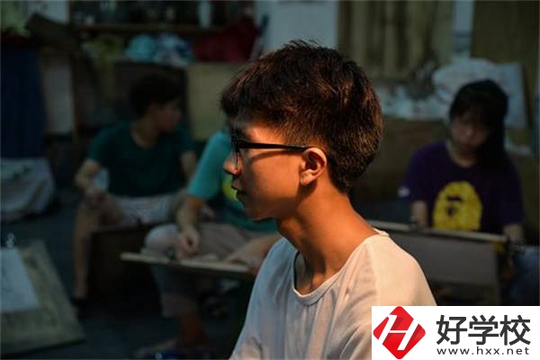 湖南職業(yè)高考簡單嗎？考試都考些什么內(nèi)容？