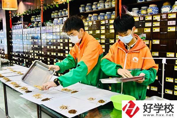 長(zhǎng)沙湘麓醫(yī)藥中專學(xué)校的中藥專業(yè)就業(yè)前景如何？