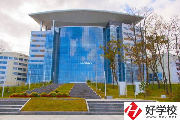 長(zhǎng)沙哪些職校有直播電商服務(wù)專業(yè)？提供就業(yè)機(jī)會(huì)嗎？