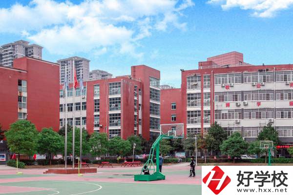 長沙中部鐵路航空中等職業(yè)學校有哪些特色專業(yè)？