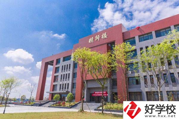 湖南初升高選中專還是五年制大專？有什么學(xué)校能推薦？