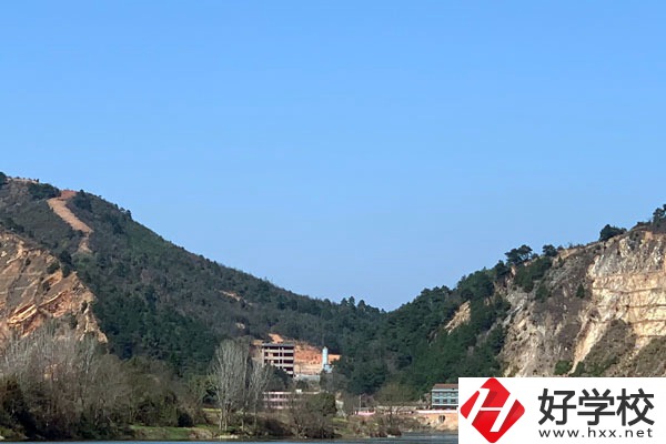 婁底市衛(wèi)生學(xué)校設(shè)施設(shè)備怎么樣？師資力量如何？