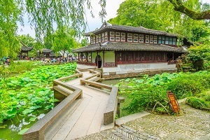 統(tǒng)招專升本考試在報(bào)考時(shí)，應(yīng)該先選擇專業(yè)還是先選擇學(xué)校？