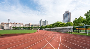 湖北省?？圃盒? /><br />
 
</p>
<p><strong>
	1、武漢市 
</strong></p>
<p>
	武漢職業(yè)技術學院、長江職業(yè)學院、武漢城市職業(yè)學院、武漢船舶職業(yè)技術學院、武漢工貿(mào)職業(yè)學院、武漢工程職業(yè)技術學院、武漢輕工職業(yè)技術學院、武漢交通職業(yè)技術學院、武漢航海職業(yè)技術學院、武漢鐵路職業(yè)技術學院、武漢軟件工程職業(yè)學院、武漢電力職業(yè)技術學院、湖北水利水電職業(yè)技術學院、湖北城市建設職業(yè)技術學院、武漢警官職業(yè)學院、湖北生物科技職業(yè)學院、湖北開放職業(yè)學院、武漢科技職業(yè)學院、武漢外語外事職業(yè)學院、武漢信息傳播職業(yè)技術學院、武昌職業(yè)學院、武漢商貿(mào)職業(yè)學院、湖北藝術職業(yè)學院、武漢交通職業(yè)學院、長江工程職業(yè)技術學院、武漢民政職業(yè)學院、湖北財稅職業(yè)學院、湖北國土資源職業(yè)學院、湖北生態(tài)工程職業(yè)技術學院、湖北科技職業(yè)學院、湖北青年職業(yè)學院、湖北體育職業(yè)學院、湖北幼兒師范高等專科院校、湖北鐵道運輸職業(yè)學院、武漢海事職業(yè)學院、武漢鐵路橋梁職業(yè)學院、武漢光谷職業(yè)學院。在武漢市一共有38所?？圃盒?。 
</p>
<p><strong>
	2、黃岡市 
</strong></p>
<p>
	黃岡職業(yè)技術學院、湖北黃岡應急管理職業(yè)技術學院。在黃岡市一共有2所?？圃盒?。 
</p>
<p><strong>
	3、荊州市 
</strong></p>
<p>
	荊州理工職業(yè)學院、荊州職業(yè)技術學院、湖北中醫(yī)藥高等?？茖W校、長江藝術工程職業(yè)學院。在荊州市一共有4所專科院校。 
</p>
<p><strong>
	4、十堰市 
</strong></p>
<p>
	湖北工程職業(yè)技術學院。在十堰市有1所?？圃盒?。 
</p>
<p><strong>
	5、鄂州市 
</strong></p>
<p>
	鄂州職業(yè)大學。在鄂州市有1所專科院校。 
</p>
<p><strong>
	6、孝感市 
</strong></p>
<p>
	湖北職業(yè)技術學院、湖北孝感美珈職業(yè)技術學院。在孝感市有2所專科院校。 
</p>
<p><strong>
	7、恩施土家族苗族自治州 
</strong></p>
<p>
	恩施職業(yè)技術學院。在恩施土家族苗族自治州有1所?？圃盒?。 
</p>
<p><strong>
	8、襄陽市 
</strong></p>
<p>
	襄陽職業(yè)技術學院、襄陽汽車職業(yè)技術學院。在襄陽市有2所?？圃盒?。 
</p>
<p><strong>
	9、仙桃市 
</strong></p>
<p>
	仙桃職業(yè)技術學院。在仙桃市有1所專科院校。 
</p>
<p><strong>
	10、宜昌市 
</strong></p>
<p>
	湖北三峽職業(yè)技術學院、三峽電力職業(yè)學院、三峽旅游職業(yè)技術學院。在宜昌市有3所?？圃盒? 
</p>
<p><strong>
	11、隨州市 
</strong></p>
<p>
	隨州職業(yè)技術學院。在隨州市有1所?？圃盒！?
</p>
<p><strong>
	12、咸寧市 
</strong></p>
<p>
	咸寧職業(yè)技術學院、湖北健康職業(yè)學院。在咸寧市有2所?？圃盒?。 
</p>
<p><strong>
	13、潛江市 
</strong></p>
<p>
	江漢藝術職業(yè)學院。在潛江市有1所專科院校。 
</p>
<p><strong>
	14、黃石市 
</strong></p>
<p>
	湖北工程職業(yè)學院。在黃石市有1所?？圃盒?。 
</p>
<p><strong>
	15、荊門市 
</strong></p>
<p>
	荊門職業(yè)學院。在荊門市有1所?？圃盒?。 
</p>
<p><strong>
	16、天門市 
</strong></p>
<p>
	天門職業(yè)技術學院。在天門市有1所?？圃盒?。 
</p>
<p>
	這是目前為止湖北省全部的?？圃盒?。 
</p><div   id=